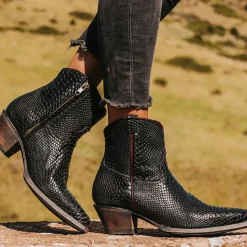 Discount Miramar Womens Booties